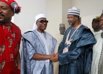 Photo News: Amaechi pays condolence visit to Late Alhaji Dantata’s family