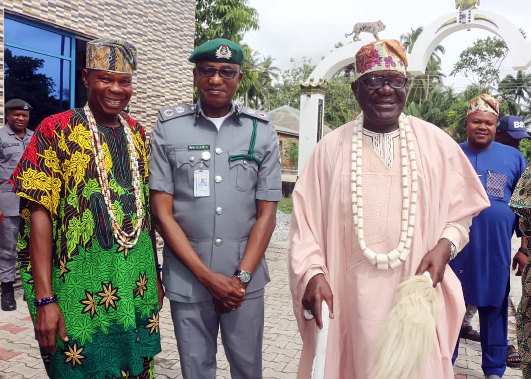 Seme Customs Command engages stakeholders in border communities to eradicate trade barriers
