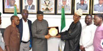FOU Zone ‘A’: Maritime journalists celebrate Controller Gambo Aliyu for excellent performance